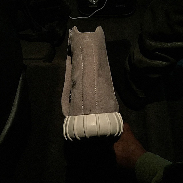 Kanye West x adidas Yeezy III Boost-1